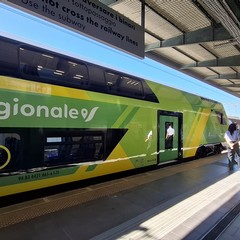 Esterno treno elettrico a doppio piano