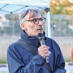 Marco Galiano tra la gente: “Non fuggiamo dai problemi, uniamo i puntini per costruire il futuro”