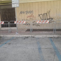 Cadono pezzi di intonaco dell'ex cinema Bellini