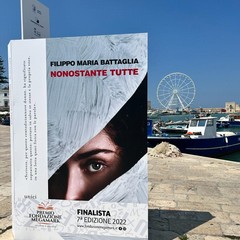Il porto di Trani ospita i "Megalibri" dei cinque romanzi finalisti del Premio Fondazione Megamark