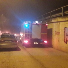 Fiamme in viale Germania, a fuoco due auto