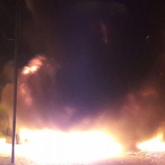 Fiamme in viale Germania, a fuoco due auto