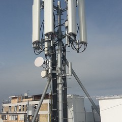Via Alvarez, nuova antenna per la telefonia mobile