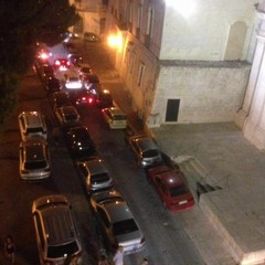 Piazza Gradenico presa d'assalto dalle auto