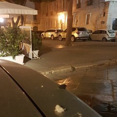 Piazza Gradenico presa d'assalto dalle auto