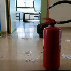 Atti vandalici nella scuola Cezza