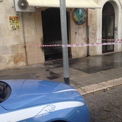 bomba carta davanti a pescheria di corso Regina Elena