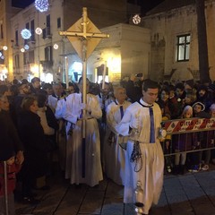 Deposizione della corona di fiori alla statua della Madonna Incoronata