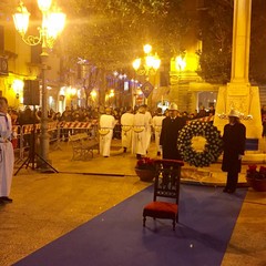 Deposizione della corona di fiori alla statua della Madonna Incoronata