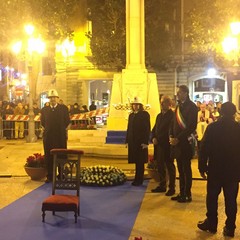 Deposizione della corona di fiori alla statua della Madonna Incoronata