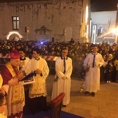 Deposizione della corona di fiori alla statua della Madonna Incoronata