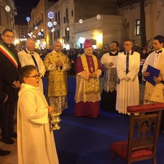 Deposizione della corona di fiori alla statua della Madonna Incoronata