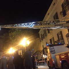Deposizione della corona di fiori alla statua della Madonna Incoronata