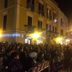 Deposizione della corona di fiori alla statua della Madonna Incoronata