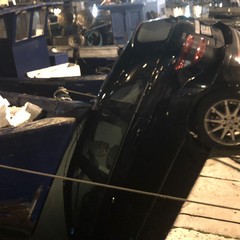 Auto in acqua nel Porto di Trani