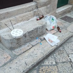 Rifiuti del sabato sera