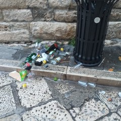 Rifiuti del sabato sera