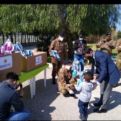 Militari di Trani donano uova di Pasqua