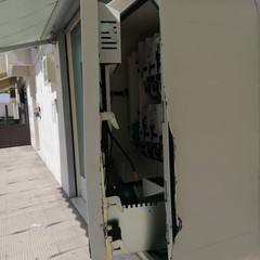 Distributore preservativi svaligiato