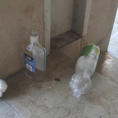 Rifiuti in via Benedetto Croce