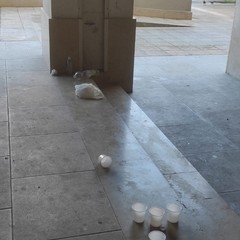 Rifiuti in via Benedetto Croce