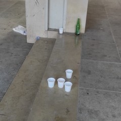 Rifiuti in via Benedetto Croce