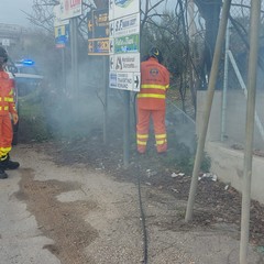 Incendio sulla provinciale Trani-Andria