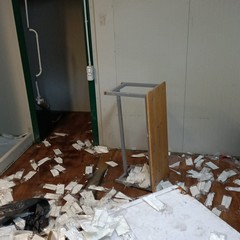 Vandali nella scuola Bovio