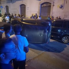 auto ribaltata Madonna del Pozzol