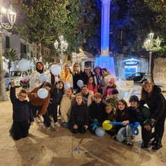 Piazza Libertà si illumina di blu