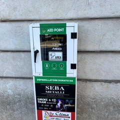 Posizionato defibrillatore in piazza della Repubblica