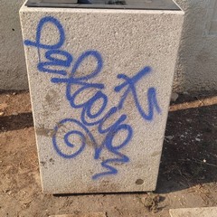 Cartellonistica vandalizzata