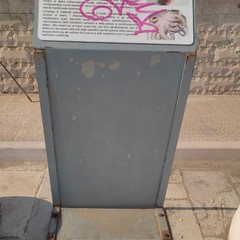 Cartellonistica vandalizzata