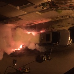 Auto in fiamme in via San Gervasio