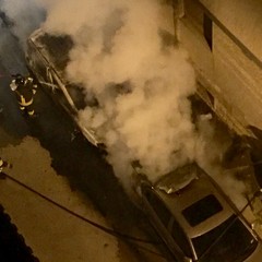 Auto in fiamme in via San Gervasio