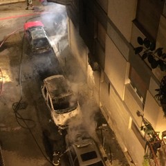 Auto in fiamme in via San Gervasio