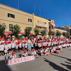 Suona la campanella: inizia il nuovo anno scolastico. Il benvenuto alla scuola "Petronelli"