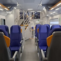 Interni treno elettrico regionale doppio piano