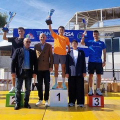 Podio maschile Tranincorsa Half Marathon con Assi Giliberto e ass Valente