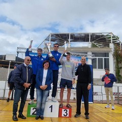 Podio maschile vincitori Tranincorsa XVI ed con Giliberto CONI Ciliento ass Regione Puglia e Giovanni Assi pres ASD Tommaso Assi ottobre