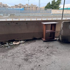 Rifiuti sotto al ponte della 16bis