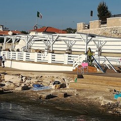 Strutture mobili lungomare di Trani