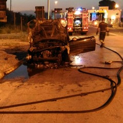 Auto in fiamme