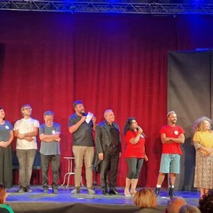 Teatro a Corte Momento della premiazione con Niki Battaglia direttore Palazzo delle Arti Beltrani
