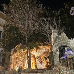 Trani Presepe in Piazza Libert Allocazione del bambinello