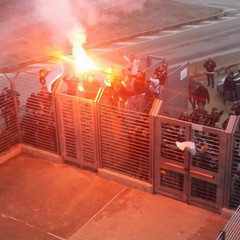 Ultras Trani allesterno dello stadio dopo la semifinale