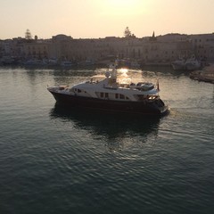 Porto di Trani, approdato un nuovo motor yacht