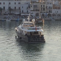 Porto di Trani, approdato un nuovo motor yacht