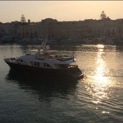 Porto di Trani, approdato un nuovo motor yacht