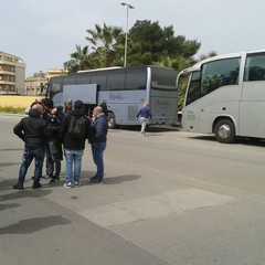 Ultras Trani prima della partita a Licata